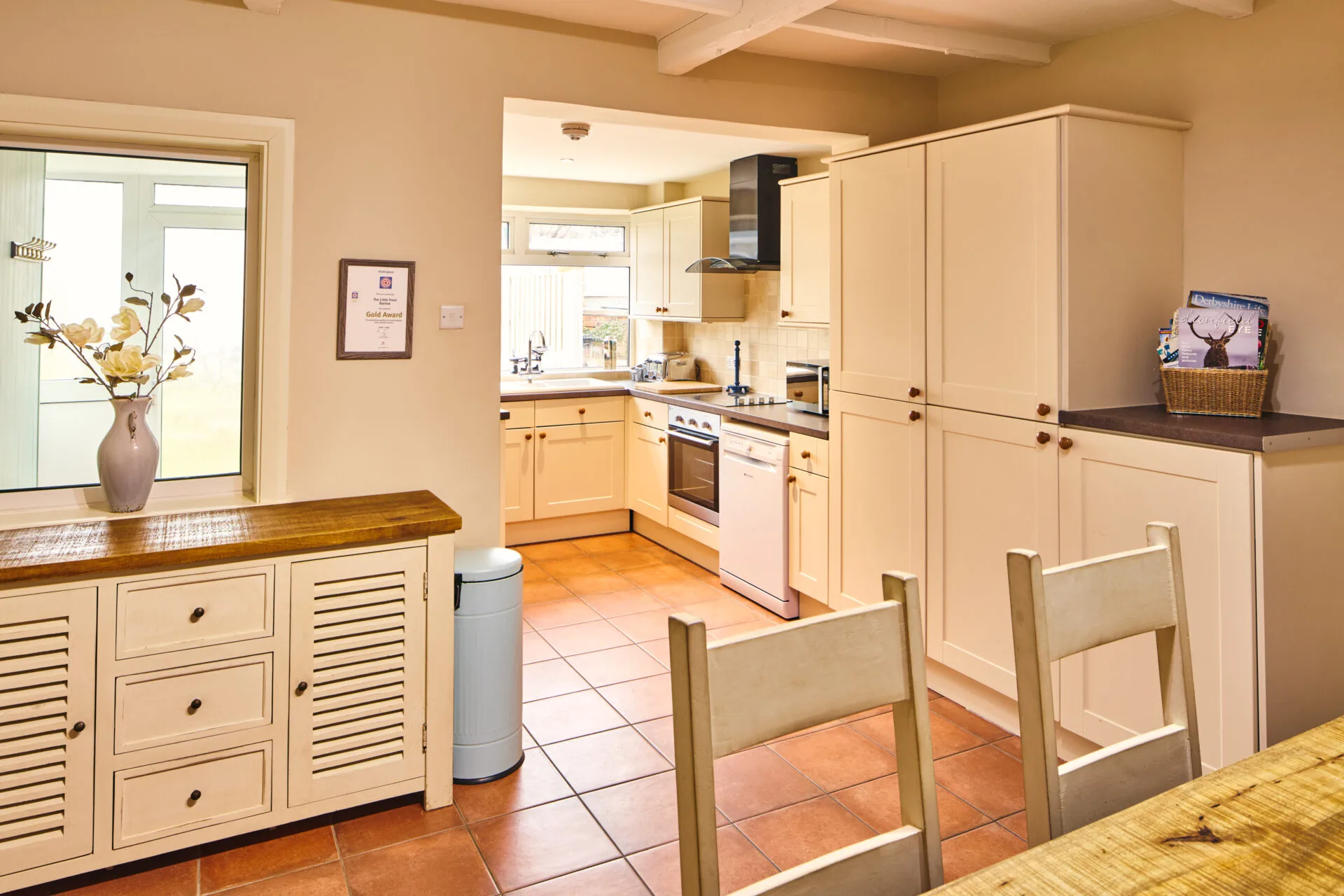 THE LITTLE TROUT kitchen